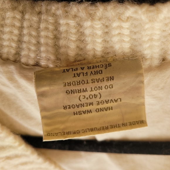 GAELTARRA 100% PURE WOOL. Hnadloomed in ireland lined caridgan. - Picture 8 of 9